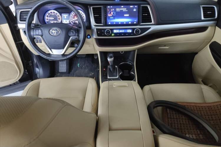 Used Toyota Highlander 2017 2.0T Four-Wheel Drive Luxury Edition 7 Seats Center Console