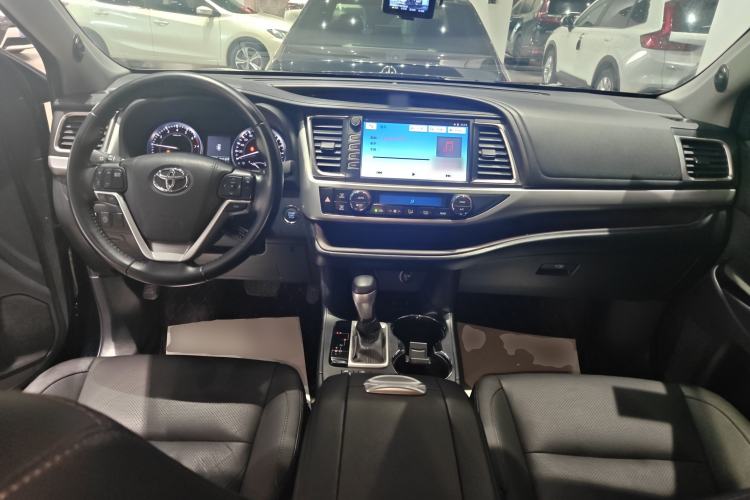 Used Toyota Highlander 2017 2.0T Four-Wheel Drive Luxury Edition 7 Seats Center Console