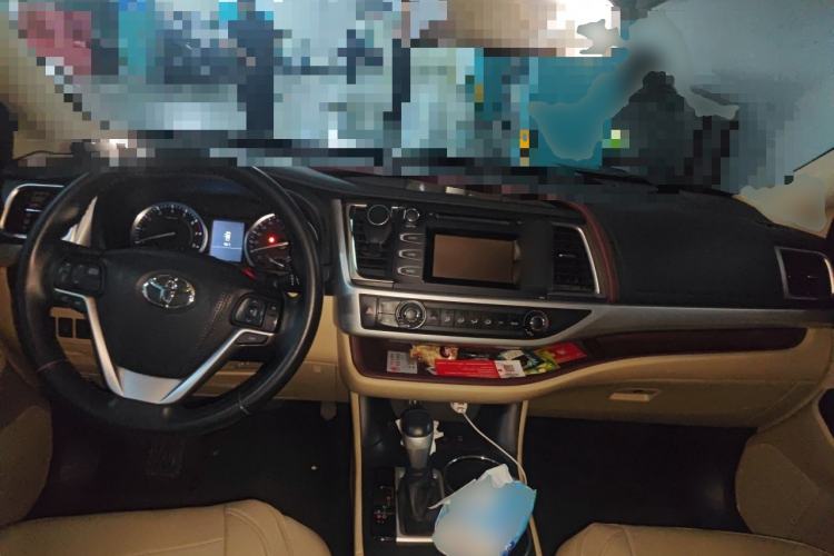 Used Toyota Highlander 2017 2.0T Four-Wheel Drive Elite Edition 7-Seater Center Console