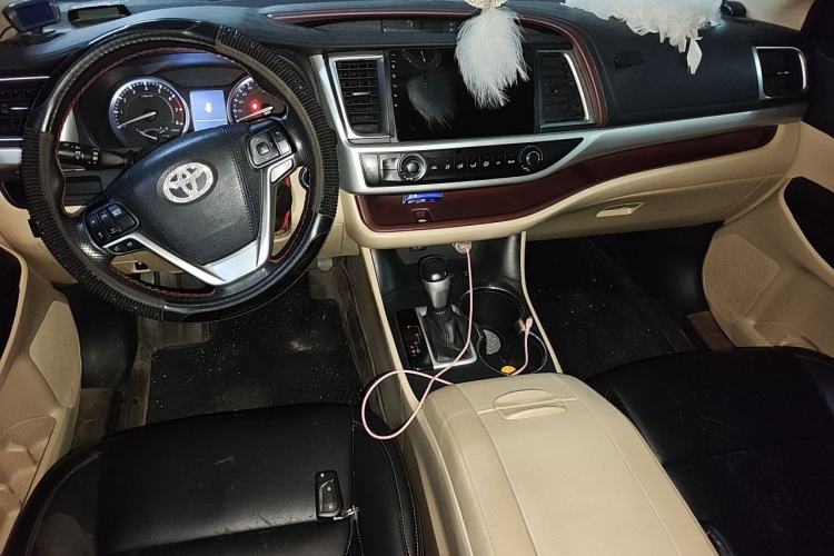 Used Toyota Highlander 2017 2.0T Four-Wheel Drive Elite Edition 7-Seater Center Console