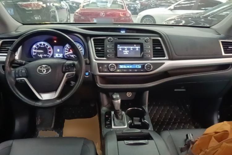 Used Toyota Highlander 2017 2.0T Four-Wheel Drive Luxury Edition 7 Seats Center Console