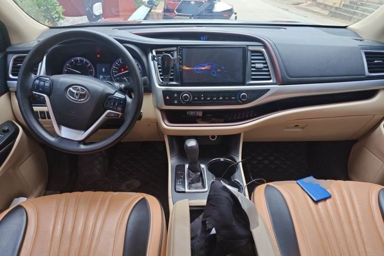 Used Toyota Highlander 2017 2.0T Four-Wheel Drive Elite Edition 7-Seater Center Console