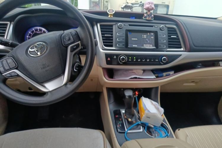 Used Toyota Highlander 2017 2.0T Two-Wheel Drive Elite Version 7 Seats Center Console