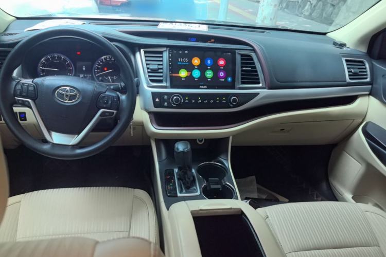 Used Toyota Highlander 2017 2.0T Two-Wheel Drive Elite Version 7 Seats Center Console