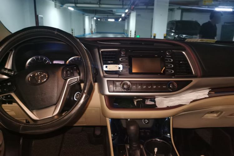 Used Toyota Highlander 2017 2.0T Four-Wheel Drive Elite Edition 7-Seater Center Console