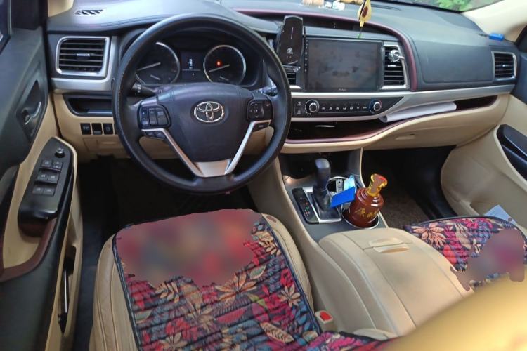 Used Toyota Highlander 2017 2.0T Two-Wheel Drive Elite Version 7 Seats Center Console