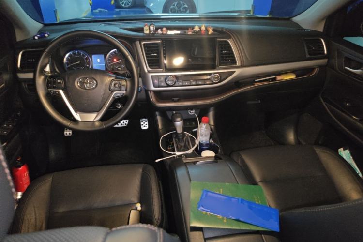 Used Toyota Highlander 2017 2.0T Four-Wheel Drive Luxury Edition 7 Seats Center Console