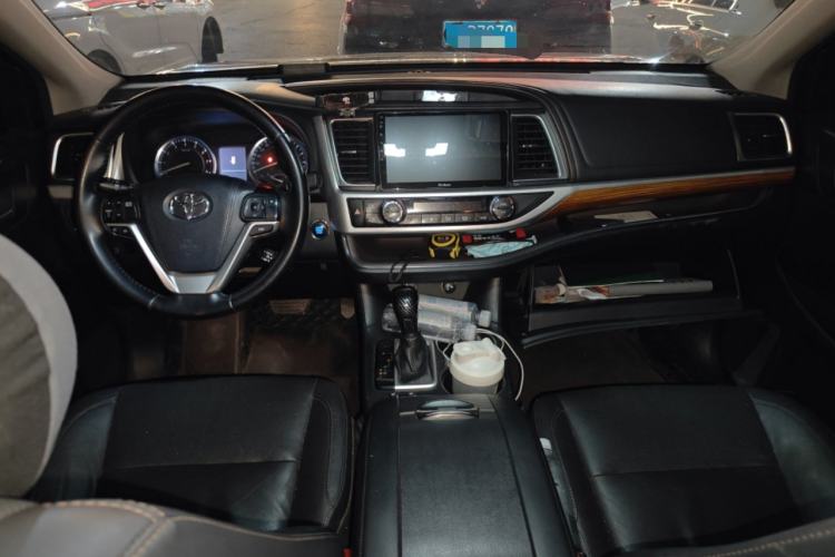 Used Toyota Highlander 2017 2.0T Two-Wheel Drive Luxury Edition 7 Seats Center Console