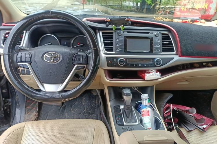 Used Toyota Highlander 2017 2.0T Two-Wheel Drive Luxury Edition 7 Seats Center Console