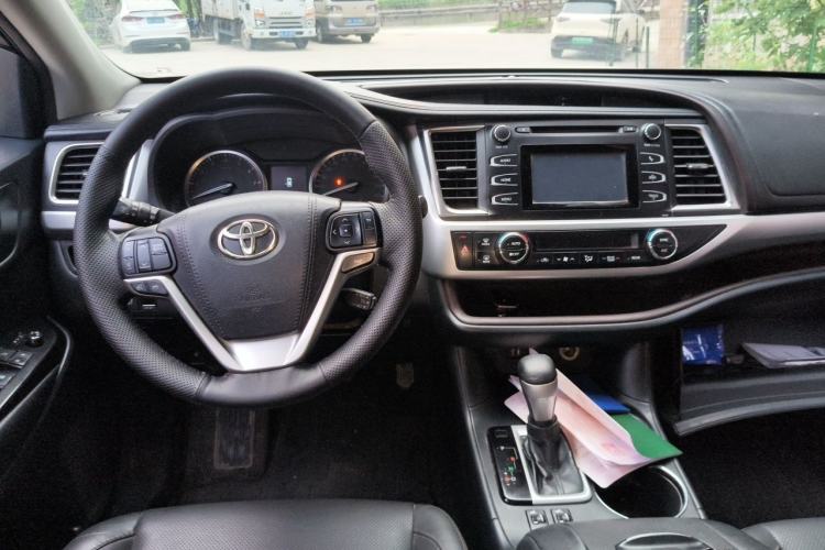 Used Toyota Highlander 2017 2.0T Four-Wheel Drive Luxury Edition 7 Seats Center Console