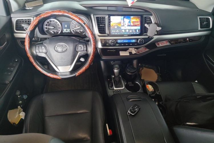 Used Toyota Highlander 2017 2.0T Four-Wheel Drive Luxury Edition 7 Seats Center Console