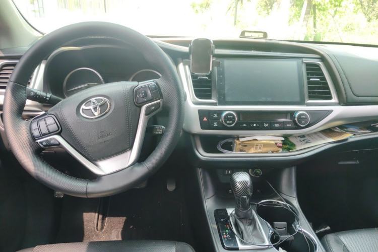 Used Toyota Highlander 2017 2.0T Four-Wheel Drive Luxury Edition 7 Seats Center Console
