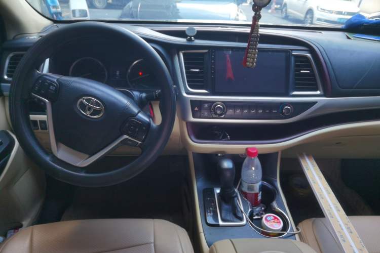 Used Toyota Highlander 2017 2.0T Two-Wheel Drive Elite Edition 5 Seats Center Console