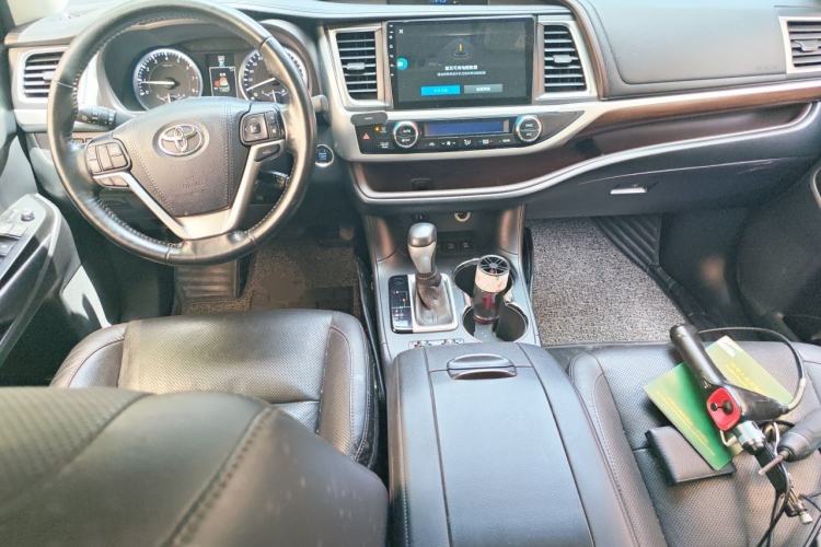 Used Toyota Highlander 2017 2.0T Four-Wheel Drive Ultimate Edition 7 Seats Center Console