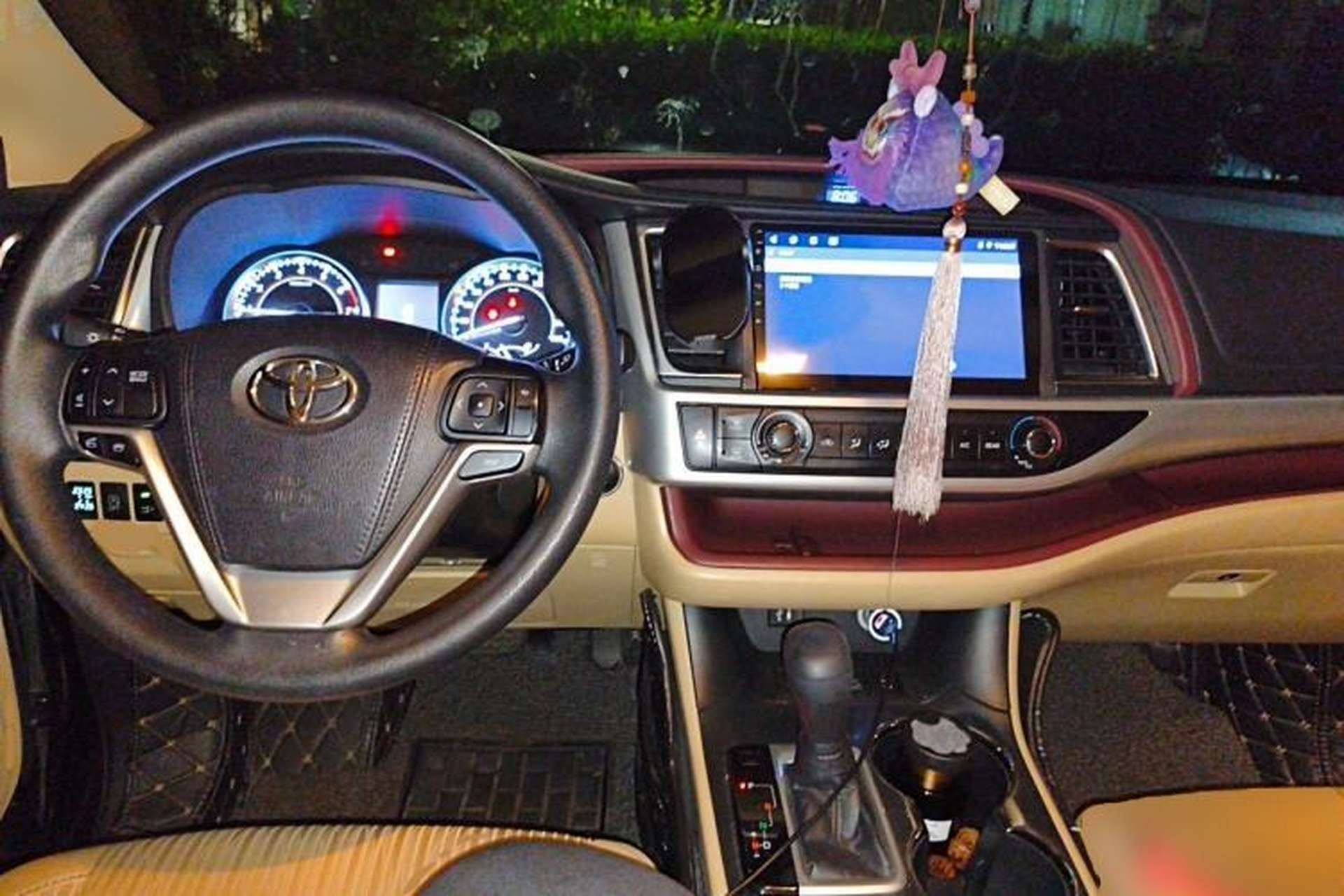 Used Toyota Highlander 2017 2.0T Four-Wheel Drive Elite Edition 7-Seater Center Console