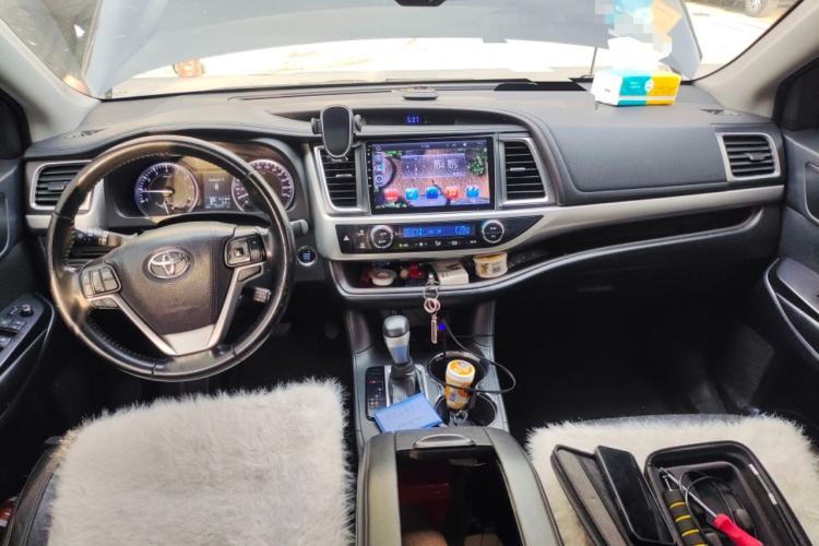 Used Toyota Highlander 2017 2.0T Four-Wheel Drive Black Edition Limited Model Center Console