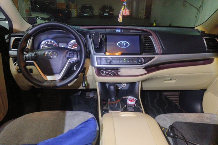 Used Toyota Highlander 2017 2.0T Two-Wheel Drive Elite Edition 5 Seats Center Console
