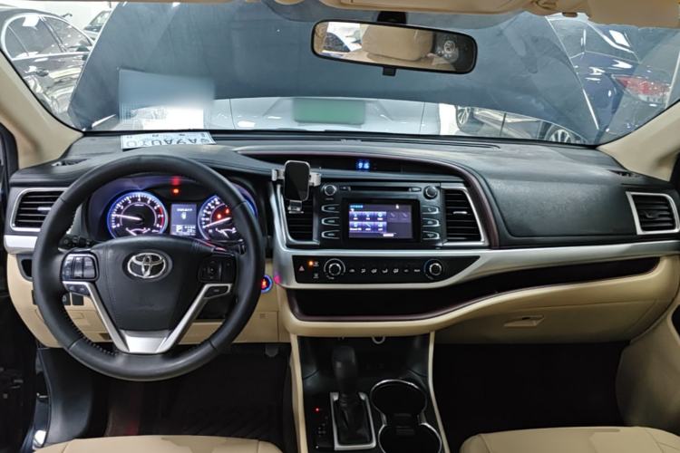 Used Toyota Highlander 2017 2.0T Four-Wheel Drive Elite Edition 7-Seater Center Console