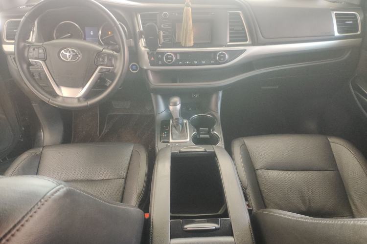 Used Toyota Highlander 2017 2.0T Four-Wheel Drive Black Edition Limited Model Center Console