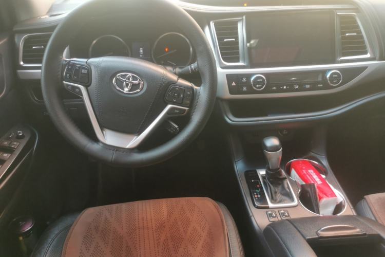 Used Toyota Highlander 2017 2.0T Four-Wheel Drive Luxury Edition 7 Seats Center Console