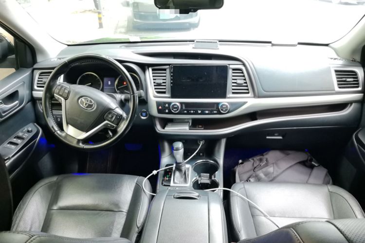 Used Toyota Highlander 2017 2.0T Four-Wheel Drive Black Edition Limited Model Center Console
