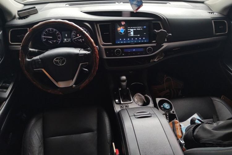 Used Toyota Highlander 2017 2.0T Four-Wheel Drive Luxury Edition 7 Seats Center Console