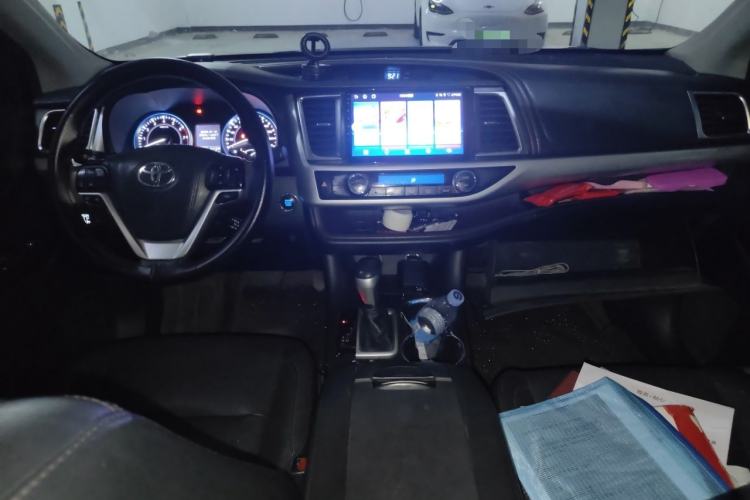 Used Toyota Highlander 2017 2.0T Two-Wheel Drive Luxury Edition 7 Seats Center Console