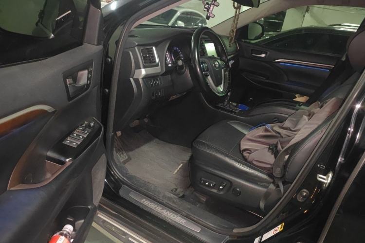 Used Toyota Highlander 2017 2.0T Four-Wheel Drive Ultimate Edition 7 Seats Driver Seat