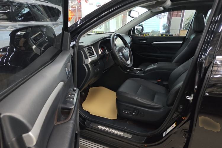 Used Toyota Highlander 2017 2.0T Four-Wheel Drive Luxury Edition 7 Seats Driver Seat