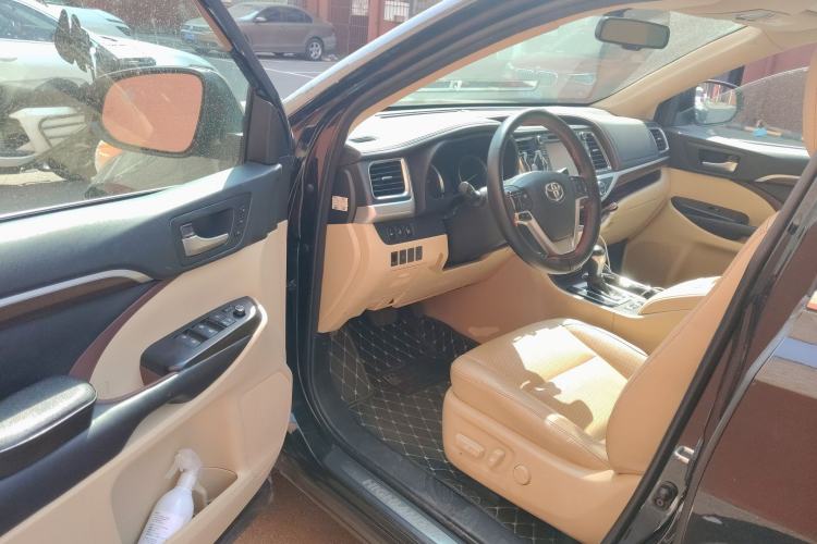 Used Toyota Highlander 2017 3.5L Four-Wheel Drive Ultimate Edition 7-Seater Driver Seat