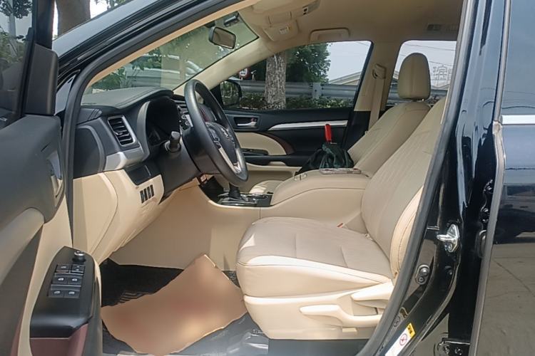 Used Toyota Highlander 2017 2.0T Two-Wheel Drive Elite Version 7 Seats Driver Seat