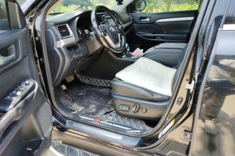 Used Toyota Highlander 2017 2.0T Two-Wheel Drive Luxury Edition 7 Seats Driver Seat