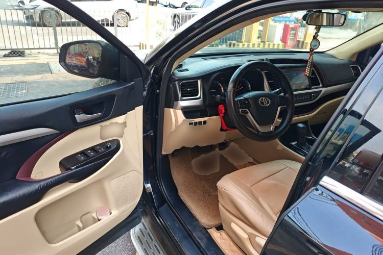 Used Toyota Highlander 2017 2.0T Two-Wheel Drive Elite Edition 5 Seats Driver Seat