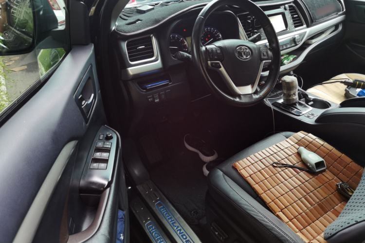 Used Toyota Highlander 2017 2.0T Two-Wheel Drive Luxury Edition 7 Seats Driver Seat