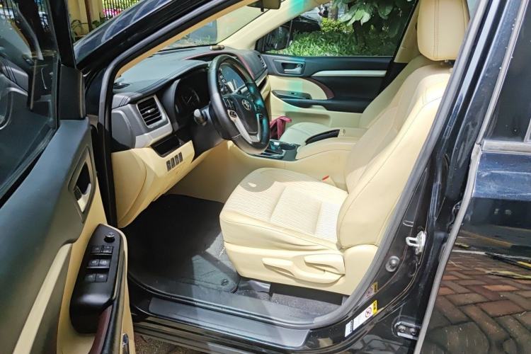 Used Toyota Highlander 2017 2.0T Four-Wheel Drive Elite Edition 7-Seater Driver Seat