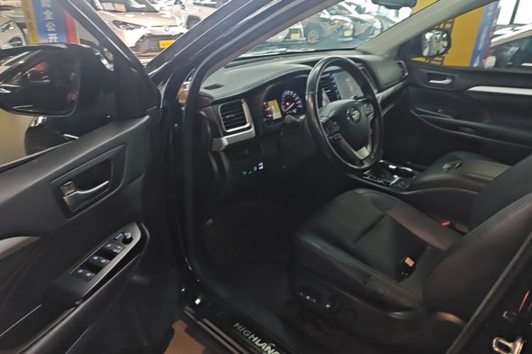 Used Toyota Highlander 2017 2.0T Two-Wheel Drive Luxury Edition 7 Seats Driver Seat
