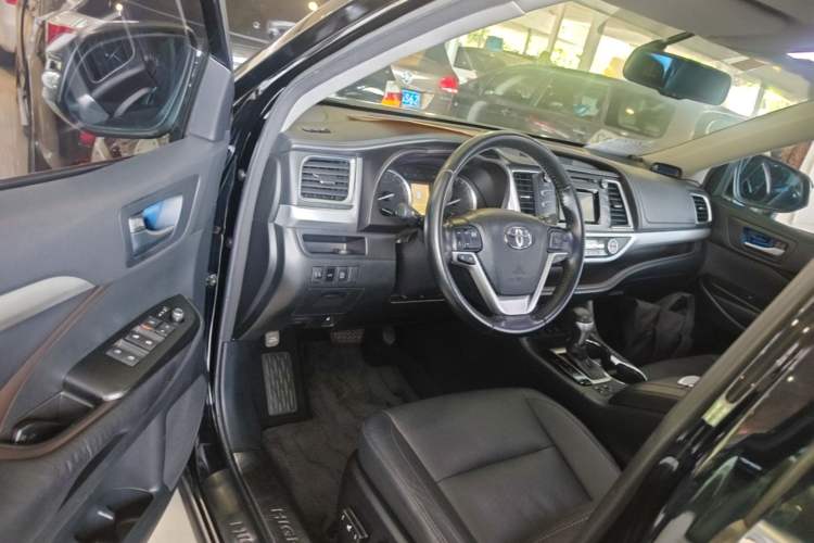 Used Toyota Highlander 2017 2.0T Four-Wheel Drive Luxury Edition 7 Seats Driver Seat