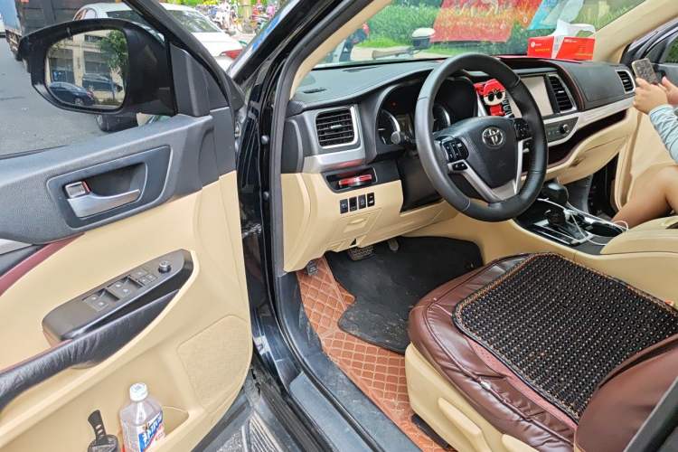 Used Toyota Highlander 2017 2.0T Two-Wheel Drive Elite Version 7 Seats Driver Seat