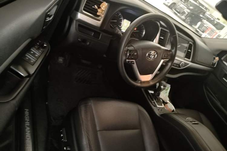 Used Toyota Highlander 2017 2.0T Four-Wheel Drive Black Edition Limited Model Driver Seat