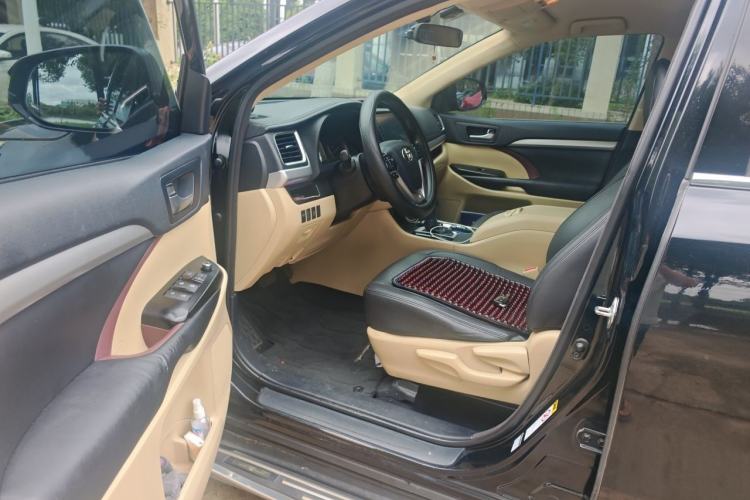 Used Toyota Highlander 2017 2.0T Two-Wheel Drive Elite Edition 5 Seats Driver Seat
