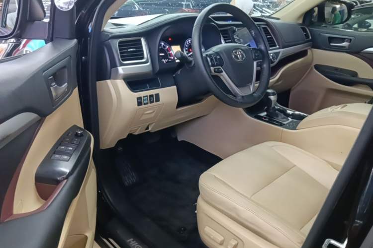 Used Toyota Highlander 2017 2.0T Four-Wheel Drive Luxury Edition 7 Seats Driver Seat