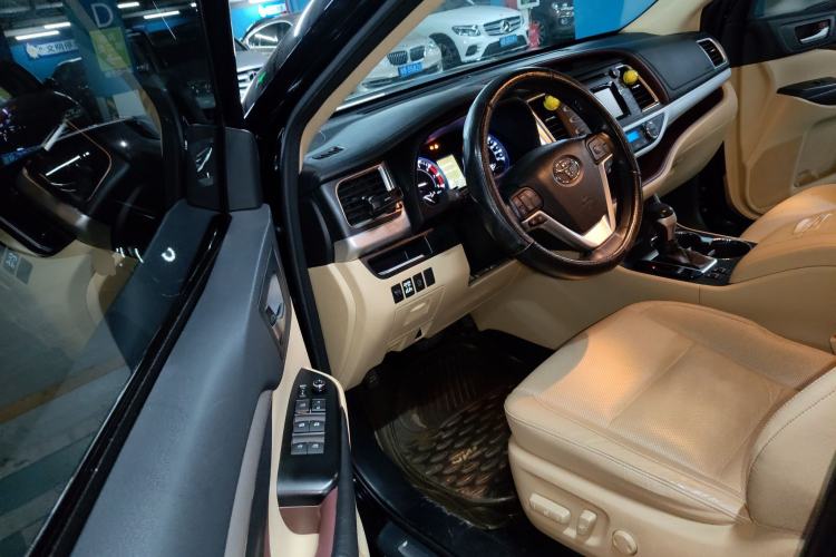 Used Toyota Highlander 2017 2.0T Four-Wheel Drive Luxury Edition 7 Seats Driver Seat