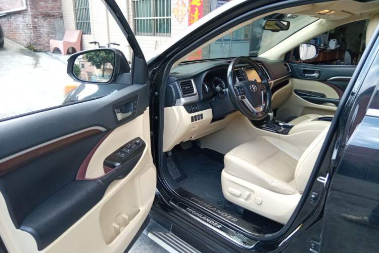 Used Toyota Highlander 2017 2.0T Four-Wheel Drive Ultimate Edition 7 Seats Driver Seat