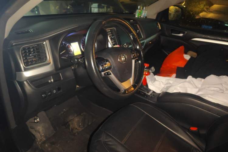 Used Toyota Highlander 2017 2.0T Four-Wheel Drive Black Edition Limited Model Driver Seat