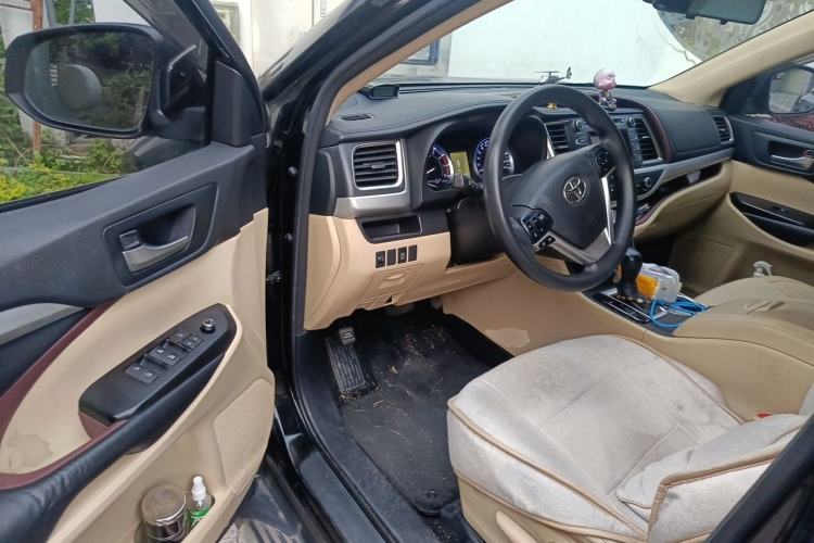 Used Toyota Highlander 2017 2.0T Two-Wheel Drive Elite Version 7 Seats Driver Seat