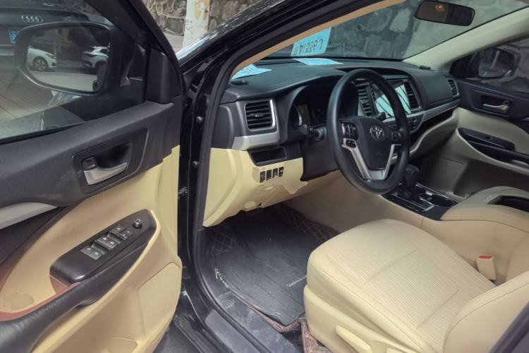 Used Toyota Highlander 2017 2.0T Two-Wheel Drive Elite Version 7 Seats Driver Seat