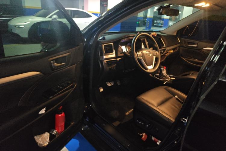 Used Toyota Highlander 2017 2.0T Four-Wheel Drive Luxury Edition 7 Seats Driver Seat