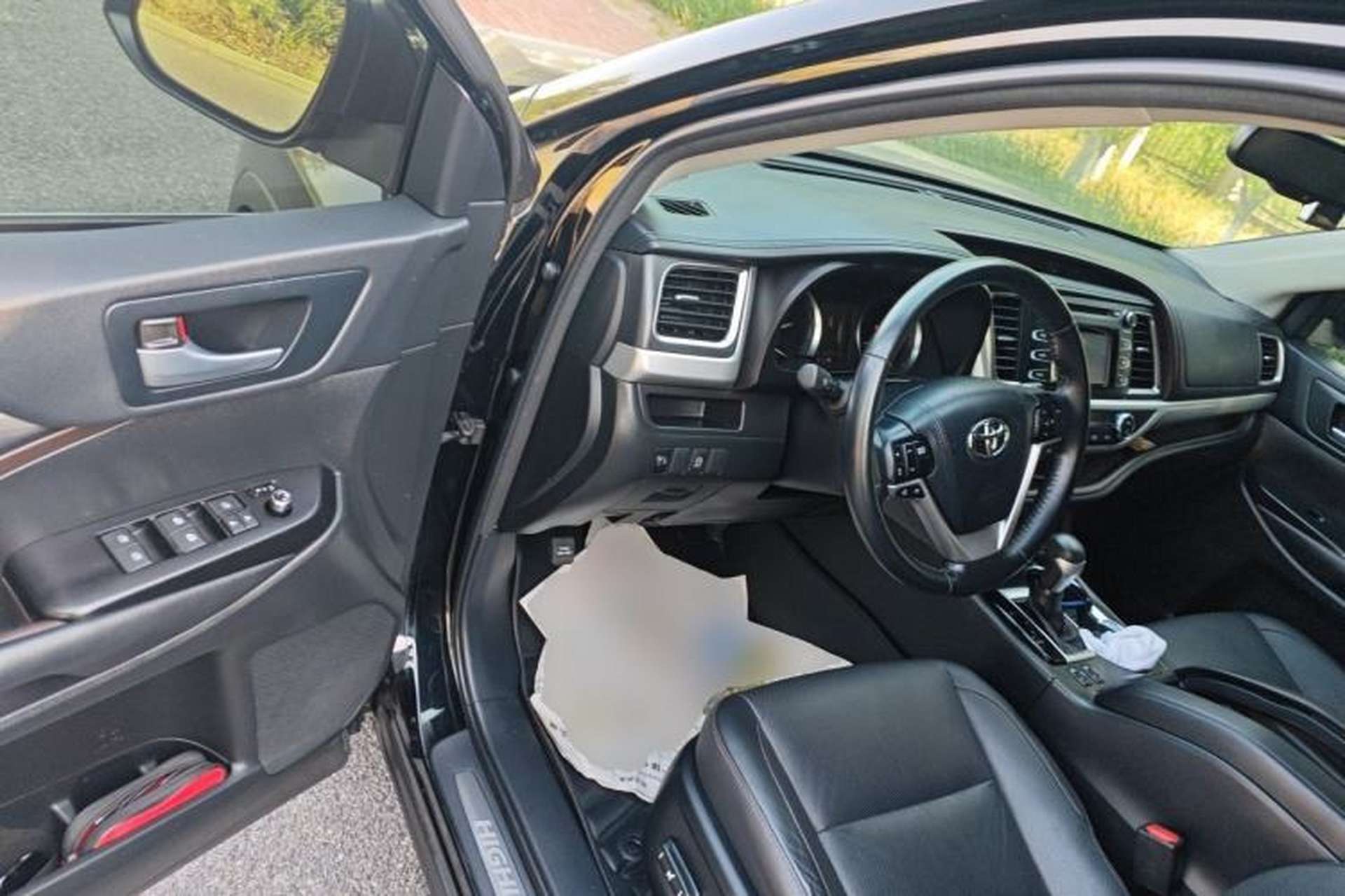 Used Toyota Highlander 2017 2.0T Four-Wheel Drive Luxury Edition 7 Seats Driver Seat
