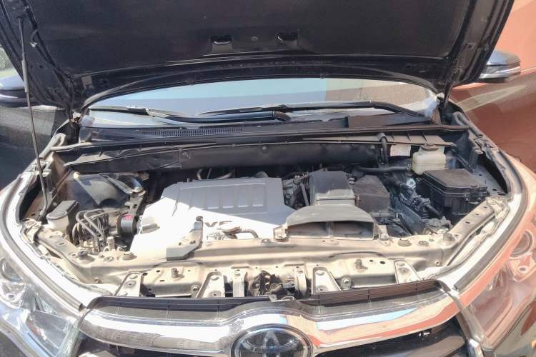 Used Toyota Highlander 2017 3.5L Four-Wheel Drive Ultimate Edition 7-Seater Engine Bay