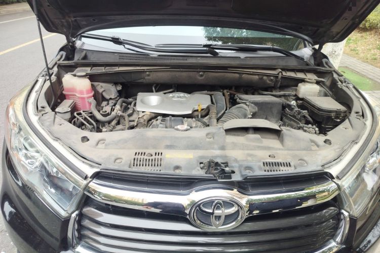 Used Toyota Highlander 2017 2.0T Four-Wheel Drive Luxury Edition 7 Seats Engine Bay